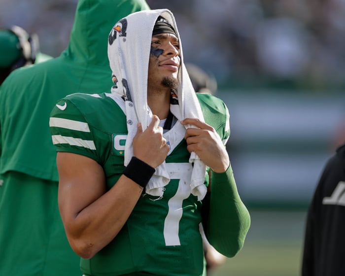 Jets owner outlines hopes for team: ‘If we can complete a pass, it would look good’