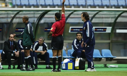 Argentina manager Marcelo Bielsa (right) watches as the substitute Claudio Canigga is sent off during the World Cup match against Sweden in 2002