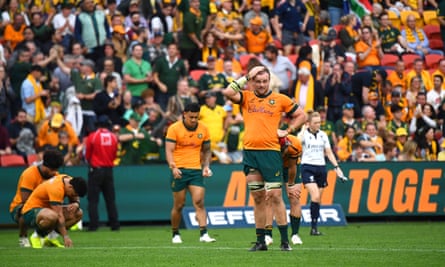 Australia players look dejected after South Africa powered away to a 33-7 victory at Suncorp Stadium