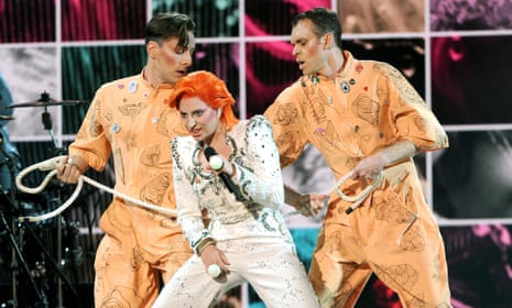 Lady Gaga gets tied up in homage to Bowie’s Diamond Dogs tour at the Grammys. 
