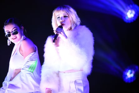 Charli xcx (left) and and Carly Rae Jepsen in LA, 2018