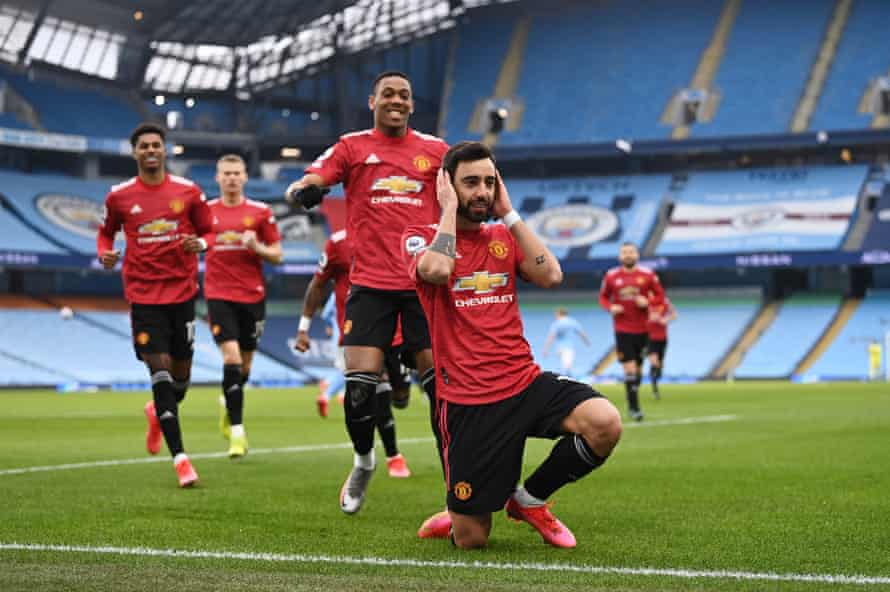 Bruno Fernandes of Manchester United celebrates after scoring a penalty against Manchester City at Etihad Stadium.