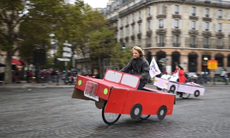 Cyclists enjoy a ‘car-free’ day’ in Paris