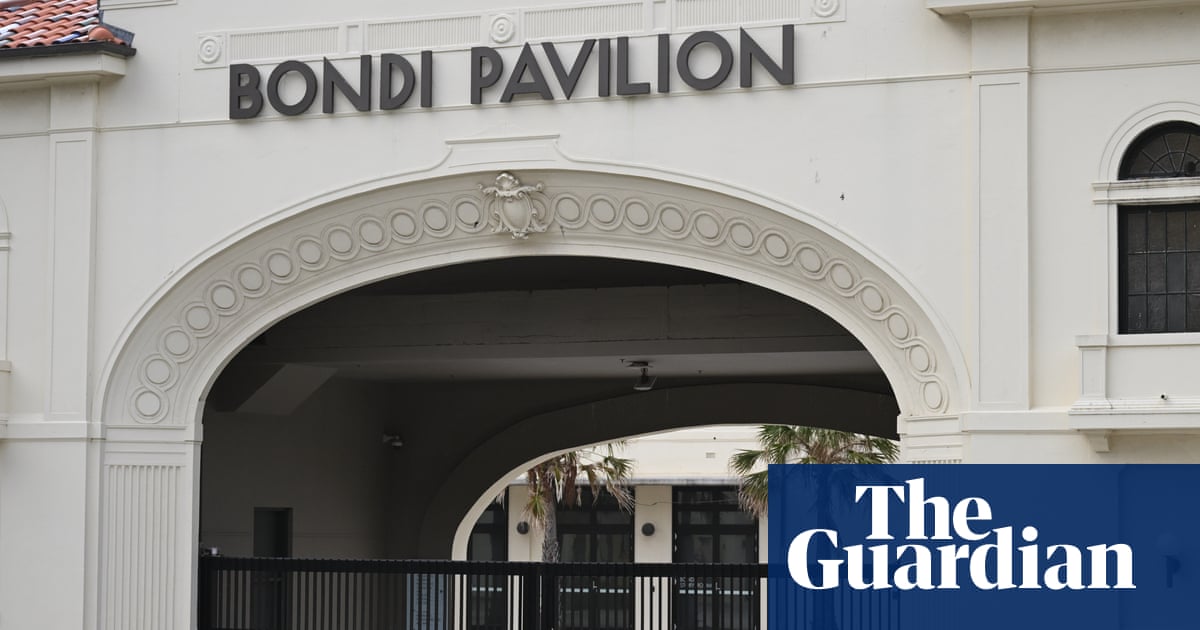 PM announces federal royal commission into antisemitism in wake of Bondi beach attack