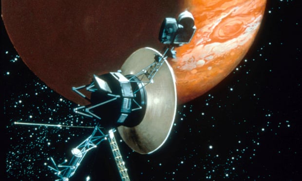 Voyager 1 with camera and antenna trained on Jupiter.