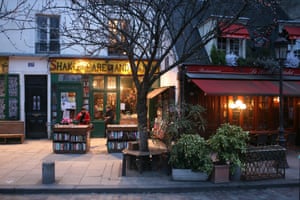 Shakespeare and Company bookshop exterior