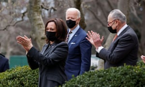 Biden à la Maison Blanche avec Kamala Harris et Chuck Schumer.