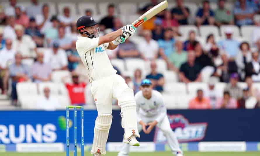 Daryl Mitchell bats for New Zealand 