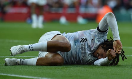 Trent Alexander-Arnold de Liverpool est blessé à Arsenal. Il a été éliminé à la mi-temps.