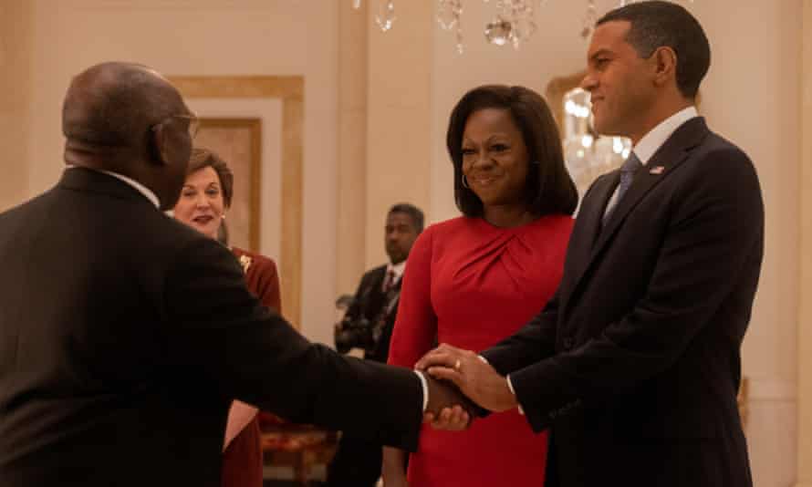 THE FIRST LADY(L-R): Kathleen Garrett as Laura Bush, Viola Davis as Michelle Obama and O-T Fagbenle as Barack Obama in THE FIRST LADY, “102”. Photo credit: Jackson Lee Davis/SHOWTIME.