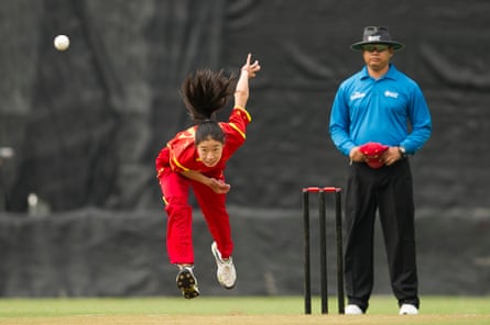 Ruan Xiang of China bowls
