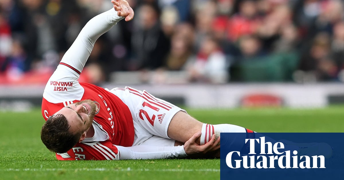 Arsenal step up transfer plans after Calum Chambers ruled out for season