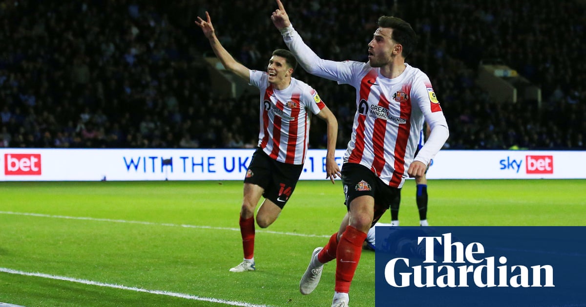 Roberts sinks Sheffield Wednesday and sends Sunderland to Wembley