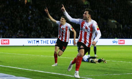 Roberts sinks Sheffield Wednesday and sends Sunderland to Wembley