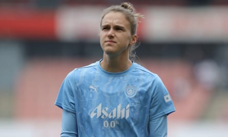 Vivianne Miedema (6 Manchester City) looks on prior the Barclays Womens Super League game between Arsenal and Manchester City in September 2024