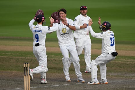 Dog stops play at Leicestershire as title race heats up: county cricket, day three – live