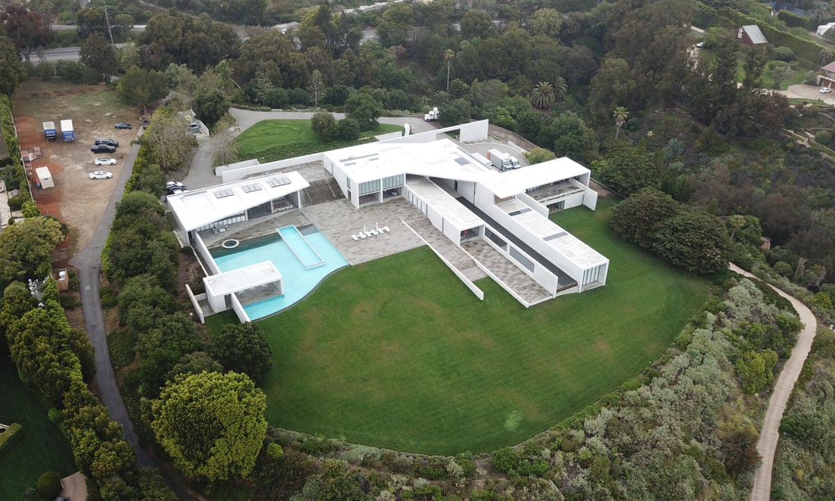 An 'unbelievable deal'? The $200m mansion reportedly bought by Beyoncé and Jay Z | The super-rich | The Guardian