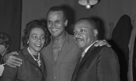 Belafonte with Coretta and martin Luther King, 1966. Coretta dans les coulisses de son concert au Palais des Sports le 28 mars 1966 à Paris, France. (Photo by KEYSTONE-FRANCE/Gamma-Rapho via Getty Images)