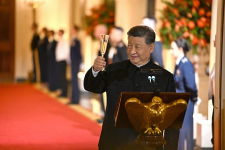 President Xi Jinping raises a toast at the White House