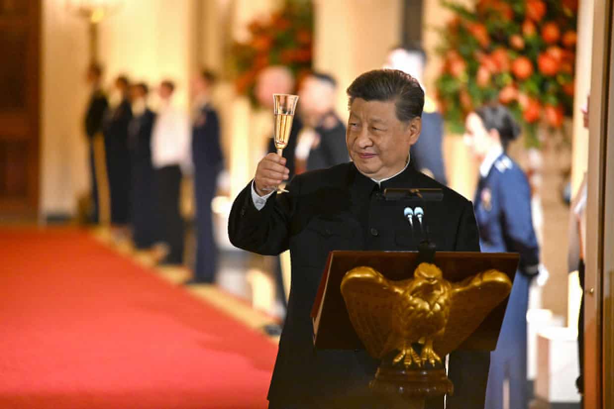 Xi Jinping raises a toast at the White House