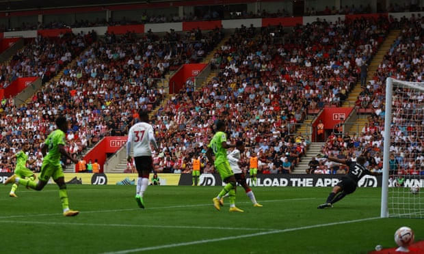 Bruno Fernandes’s precise shot beats Southampton goalkeeper Gavin Bazunu