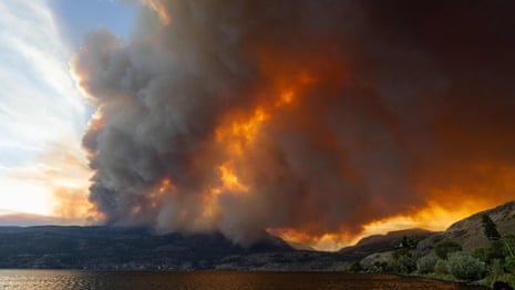 Huge wildfires sweep across British Columbia – video