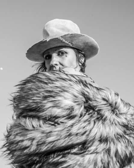 Linda Perry in a fur coat and hat close up.