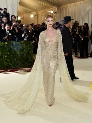Yet another golden angel, model Rosie Huntington-Whiteley glimmered in her caped Ralph Lauren gown