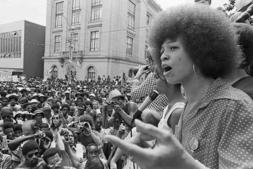 Davis addresses a rally in North Carolina, 1974