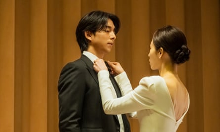 Gong Yoo as Han Jeong-won and Seo Hyun-jin as Noh In-ji in The Trunk.
