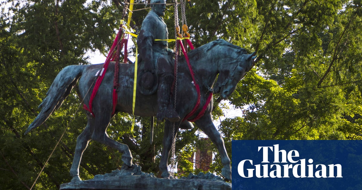 Charlottesville removes Confederate statues at center of deadly 2017 protest – video