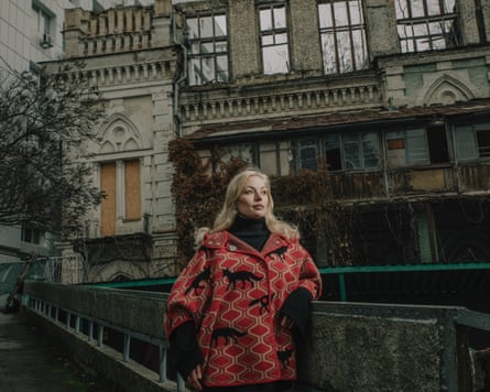 Nelli Chudna outside a mansion in Kyiv.