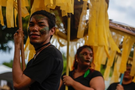 Two people carry a float during the People's Summit, which is organised in parallel with COP30 and takes place from 12 to 16 November.