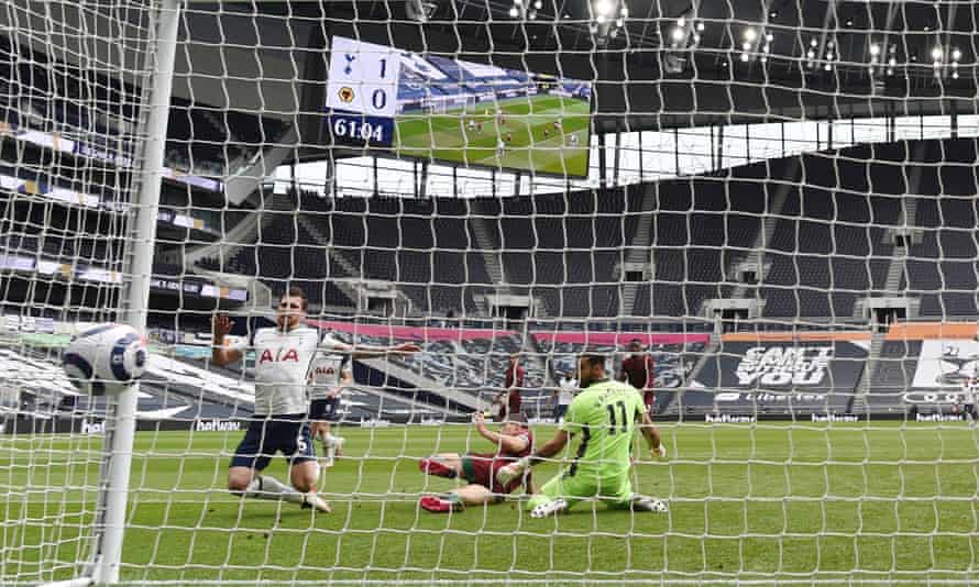 Pierre-Emile Hojbjerg doubles Tottenham’s lead.