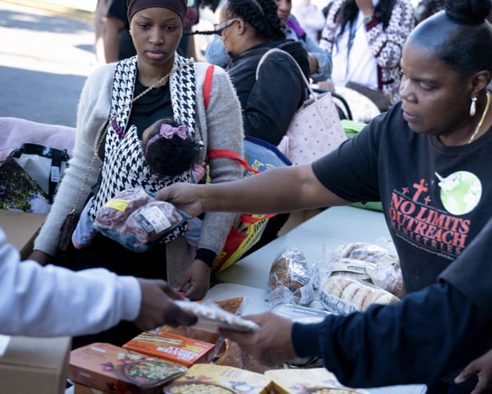 Federal workers squeezed as shutdown drags on: ‘I can’t believe we’re not going to get paid’