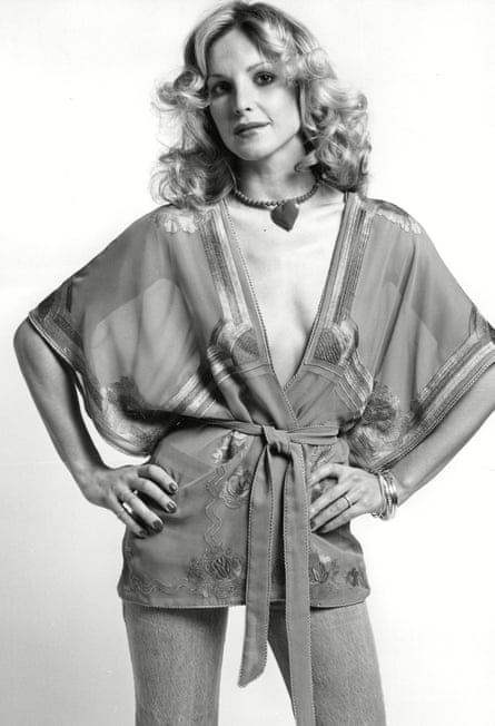 Atasan bordir sifon, 1976, oleh Janice Wainwright.
