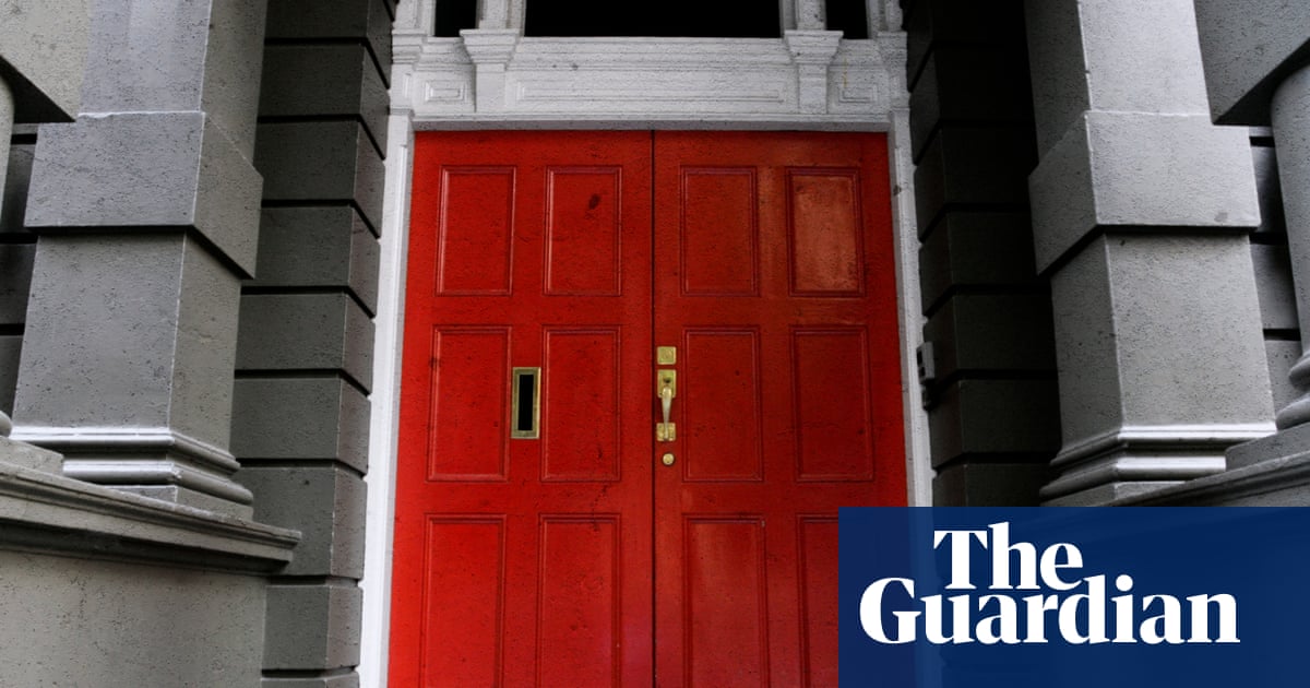 Melbourne's Savage Club to allow lady guest' diners as cost of living strikes men-only haven