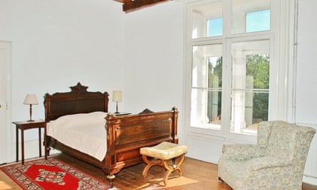 Bedroom at chateau du breuil, France