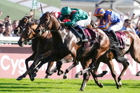 Mickaël Barzalona riding Daryz (green) wins the Prix de l'Arc de Triomphe.