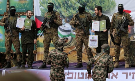 વહીવટી અટકાયત એટલે શું?, જેમાં ઇઝરાયલ ગાઝા પટ્ટીના ગુનેગારોને કેદ રાખે છે? 3 Hamas hands over six hostages but Israel suspends release of 600 Palestinians | Israel-Gaza war | The Guardian