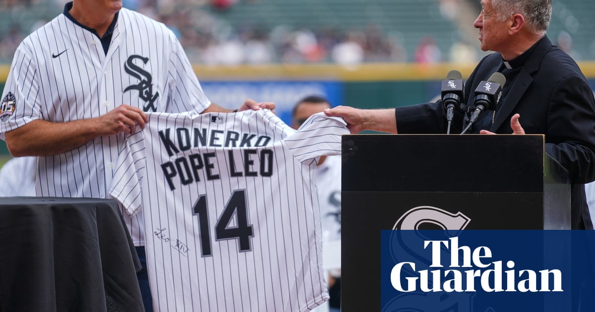 White Sox great Konerko gets gift from Pope Leo XIV in honor of 2005 title