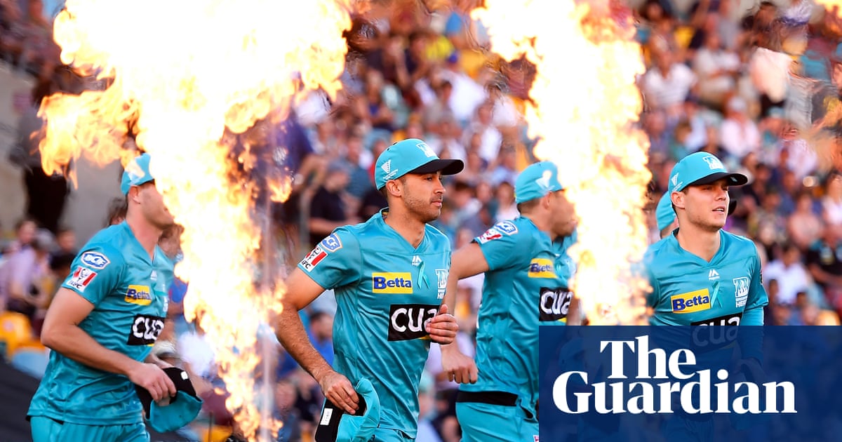 Big Bash League season opens to mixed reviews for innovations