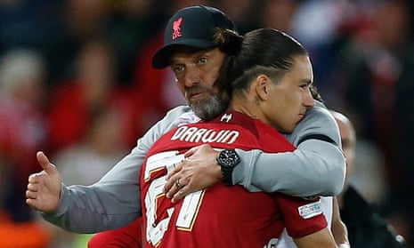 A Klopp hug for Nunez.