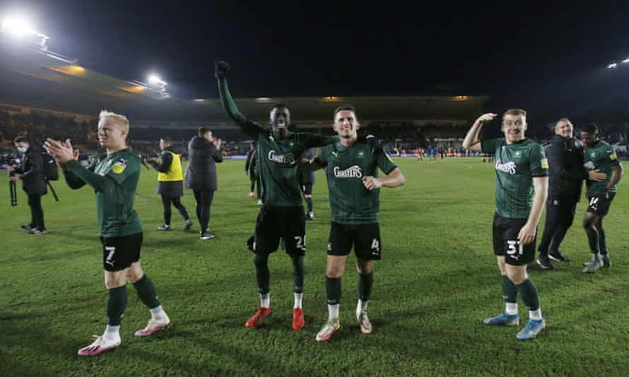 Jordan Houghton (centre, No 4) could return to haunt his former club, Chelsea, on Saturday.