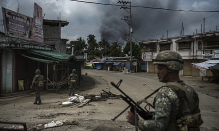 Soldiers patrolling Marawi during heavy fighting in June 2017. 