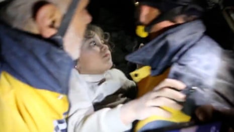 Child rescued from collapsed building after 40 hours near Idlib – video