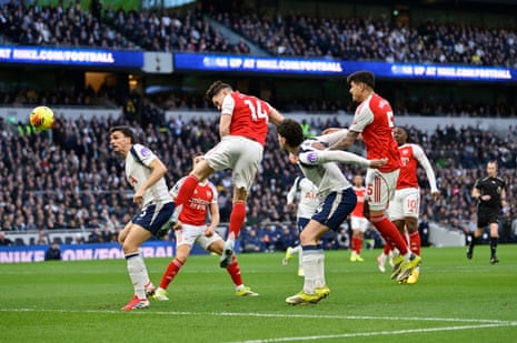 Viktor Gyokeres of Arsenal heads the ball.