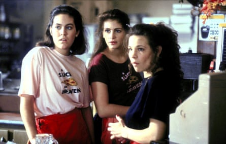 Taylor (right) with Annabeth Gish (left) and Julia Roberts in 1988’s Mystic Pizza.