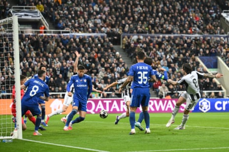 Sandro Tonali fires home a right footed shot from close range to give Newcastle an early lead.