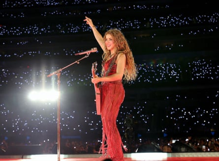 Shakira performs onstage during her Las Mujeres Ya No Lloran World Tour in Reznik’s design.